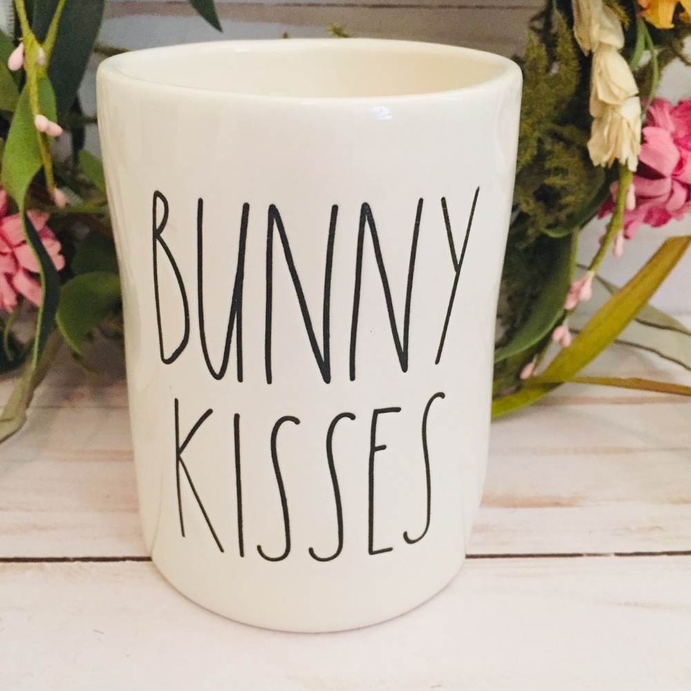 🐰💕 Rae Dunn *BUNNY KISSES* Candle